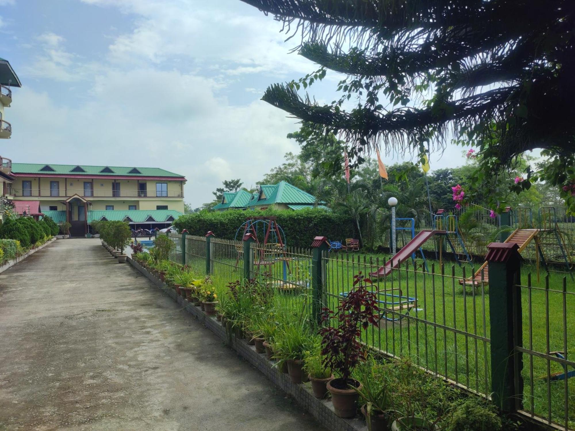 Maa Greenary View - A Holiday Resort Alipur Duar Bagian luar foto